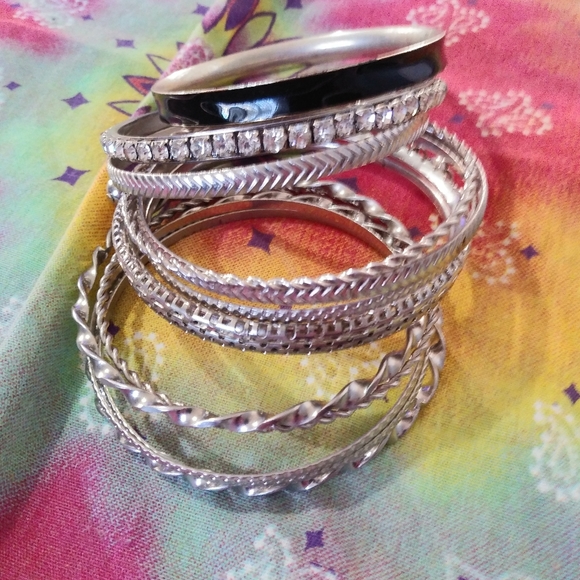 Set Of Metal Bangles - Picture 3 of 5